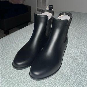 Short Black Rubber Boots